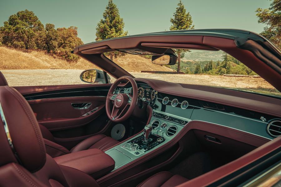 Интерьер Bentley Continental GT V8 Convertible 2019 года  (NA) (фото 38 из 40)